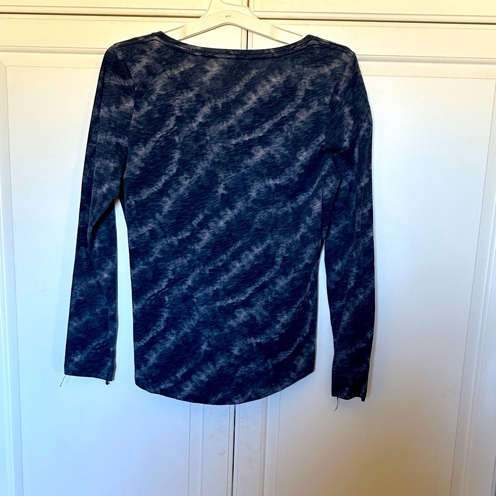 Sonoma Navy Tie-Dye V-Neck Cotton blend Blouse Size M Pre Owned - Picture 3 of 4